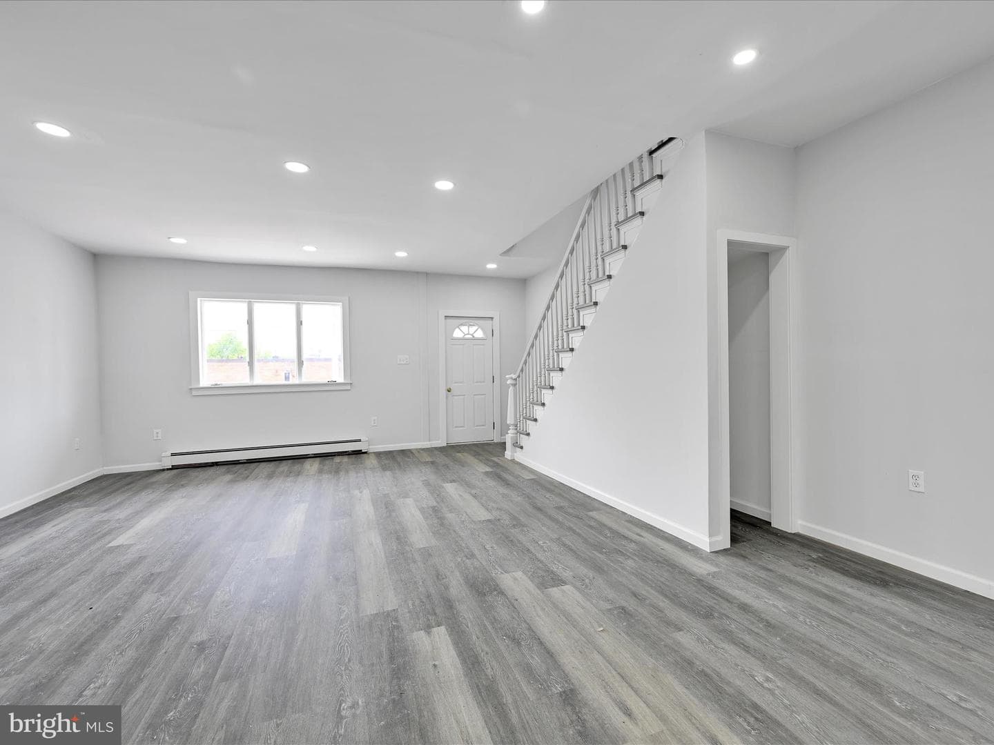 231 S Lehigh Avenue photo 4