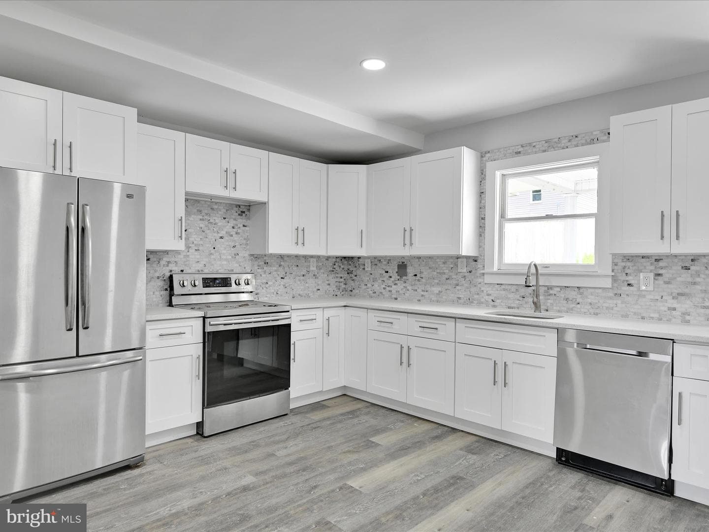 231 S Lehigh Avenue photo 5