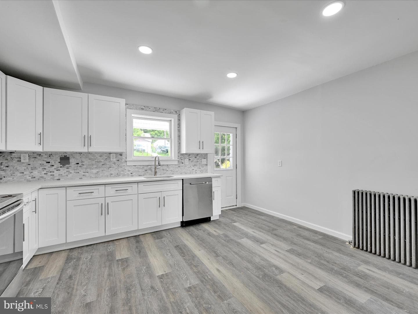 231 S Lehigh Avenue photo 6