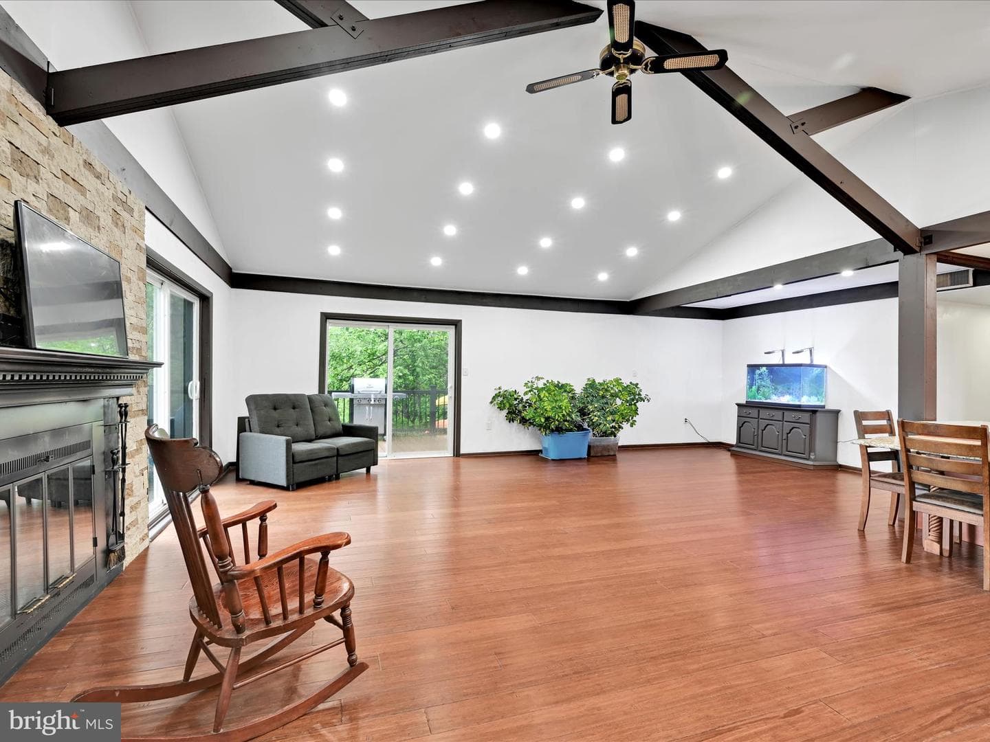 913 Wynonah Drive photo 3