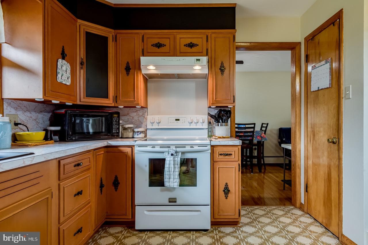 18 E Pine Street photo 13