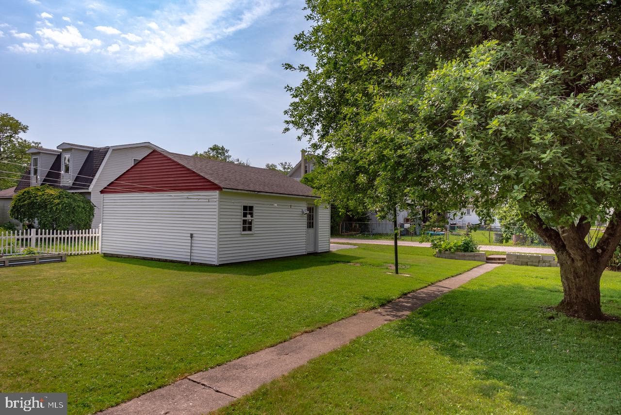 18 E Pine Street photo 33