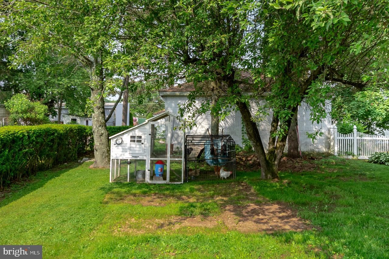 18 E Pine Street photo 34
