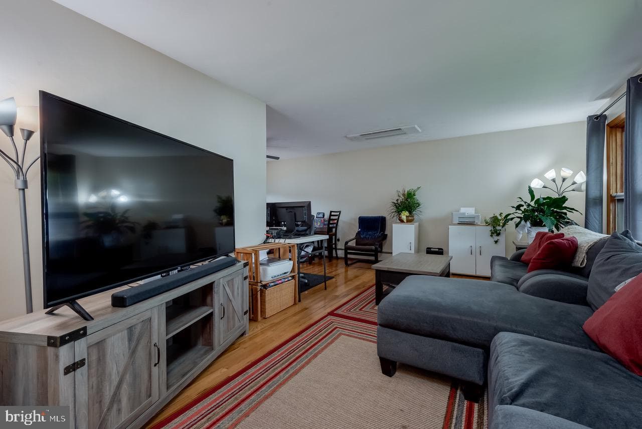 18 E Pine Street photo 5