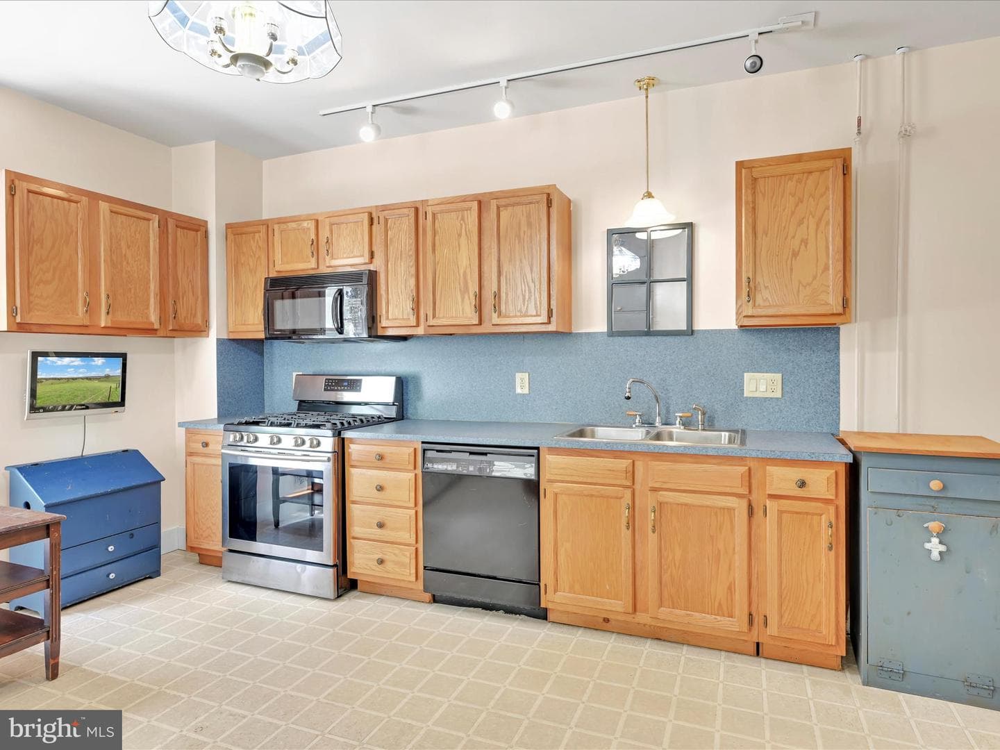 1531 W Market Street photo 11