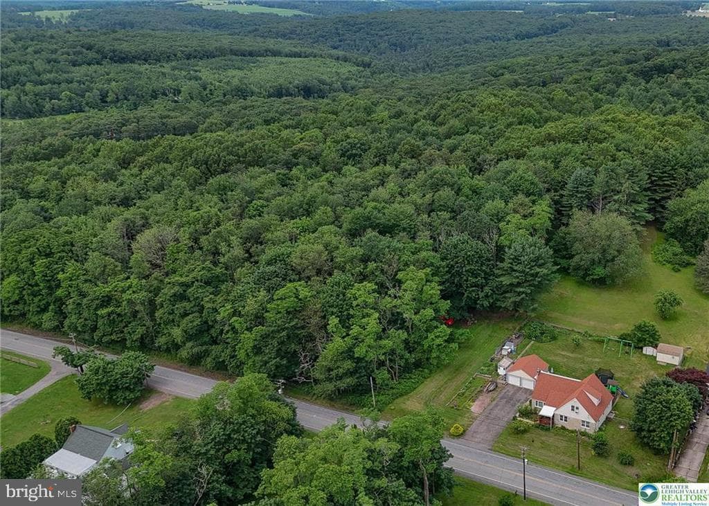 201 Lincoln Dr photo 2