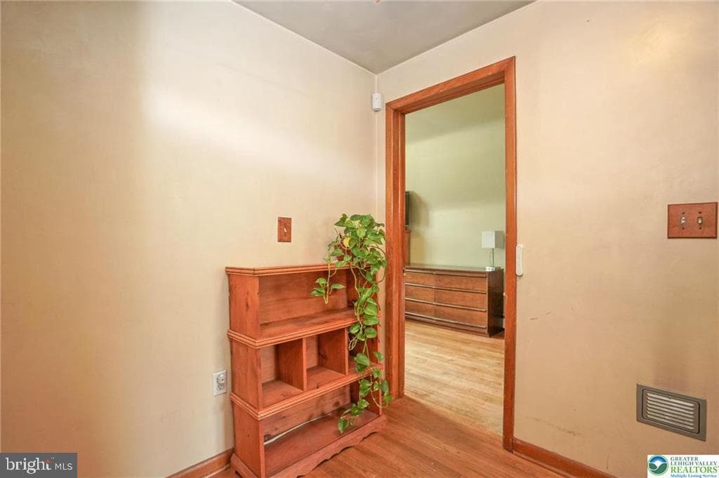 201 Lincoln Dr photo 47