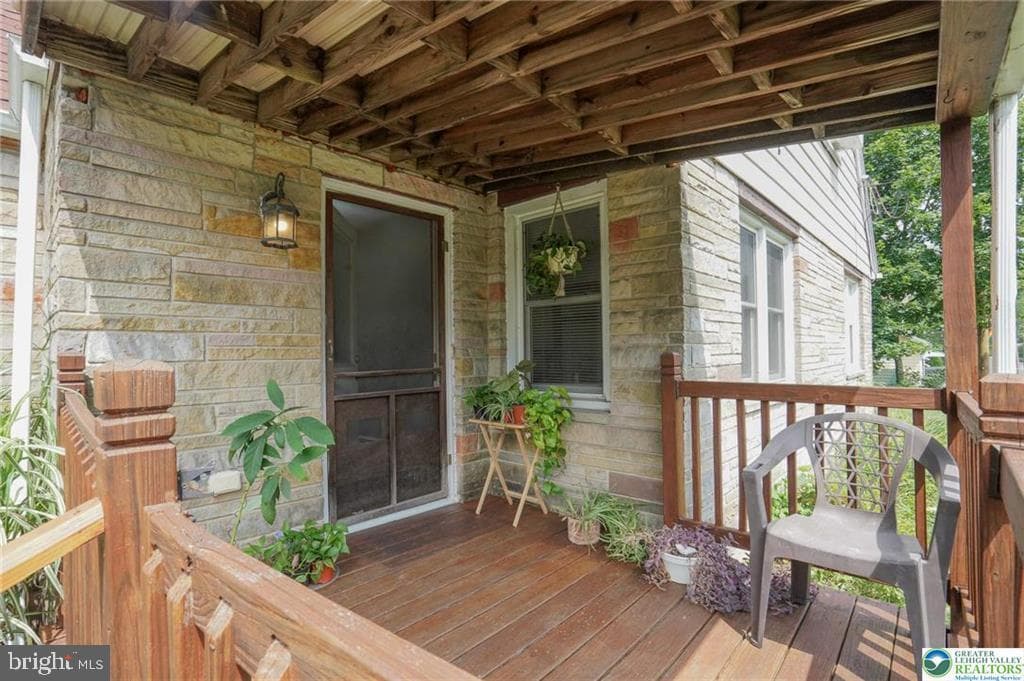 201 Lincoln Dr photo 6