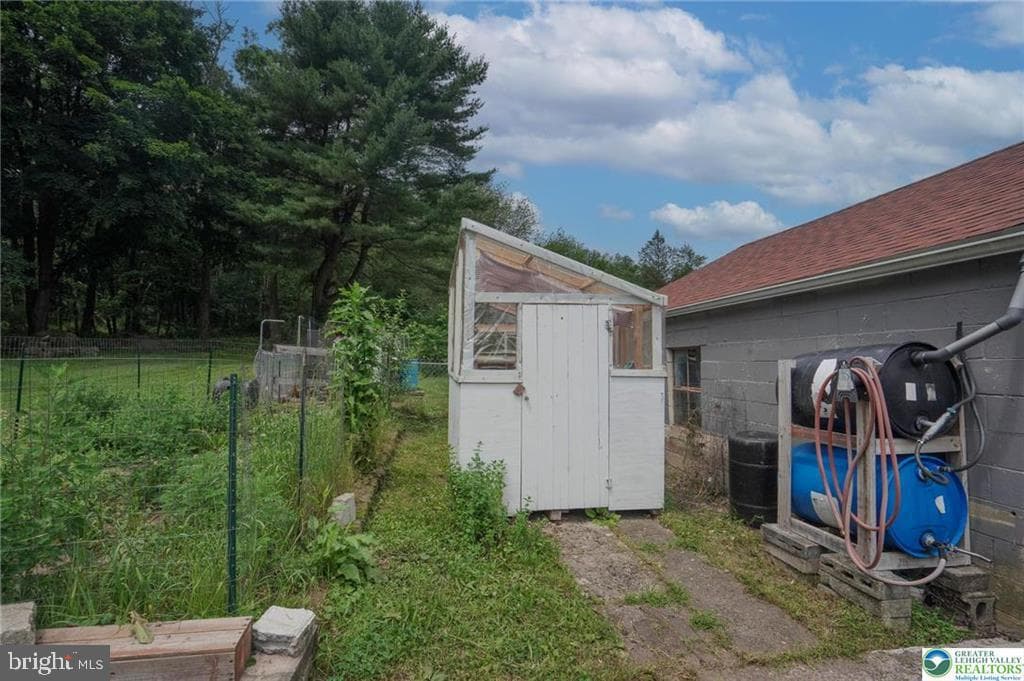 201 Lincoln Dr photo 63