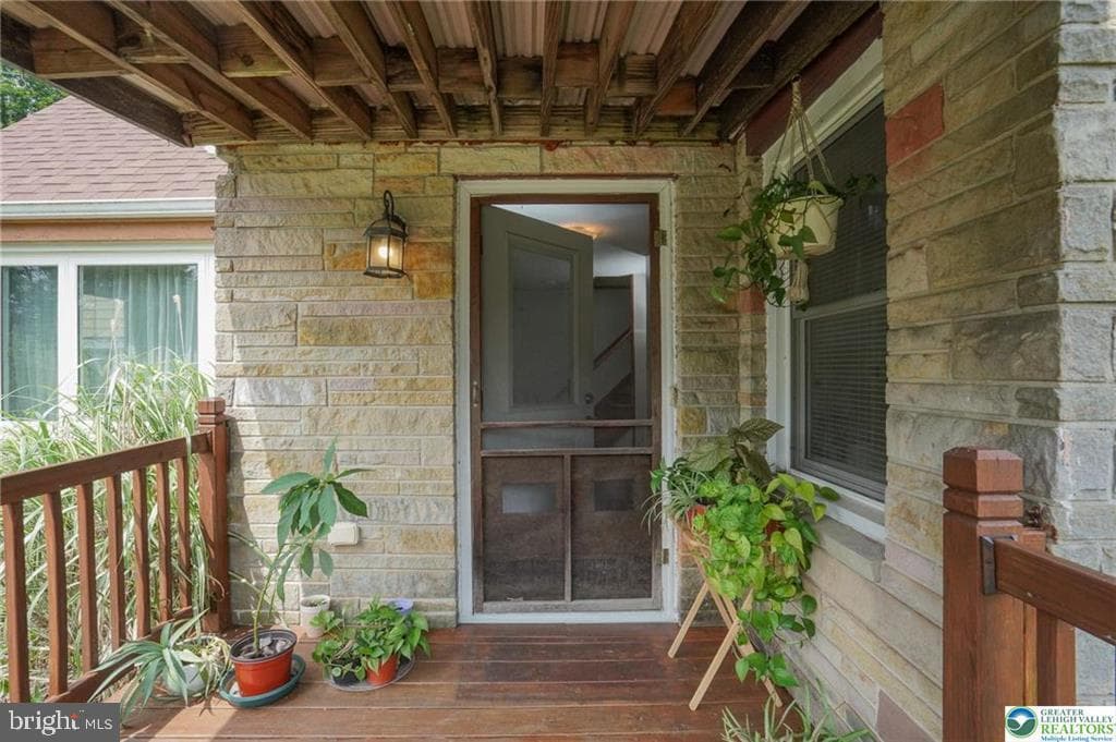 201 Lincoln Dr photo 9