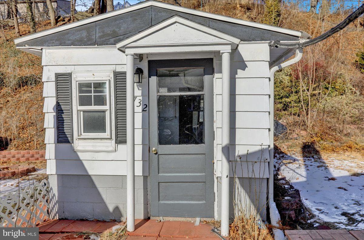732 1st Street photo 4