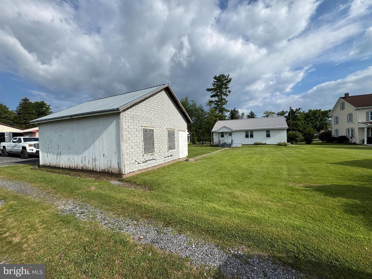 513 E Chestnut Street photo 9