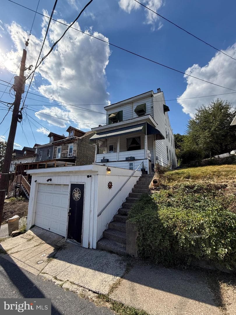 326 E Race Street photo 1