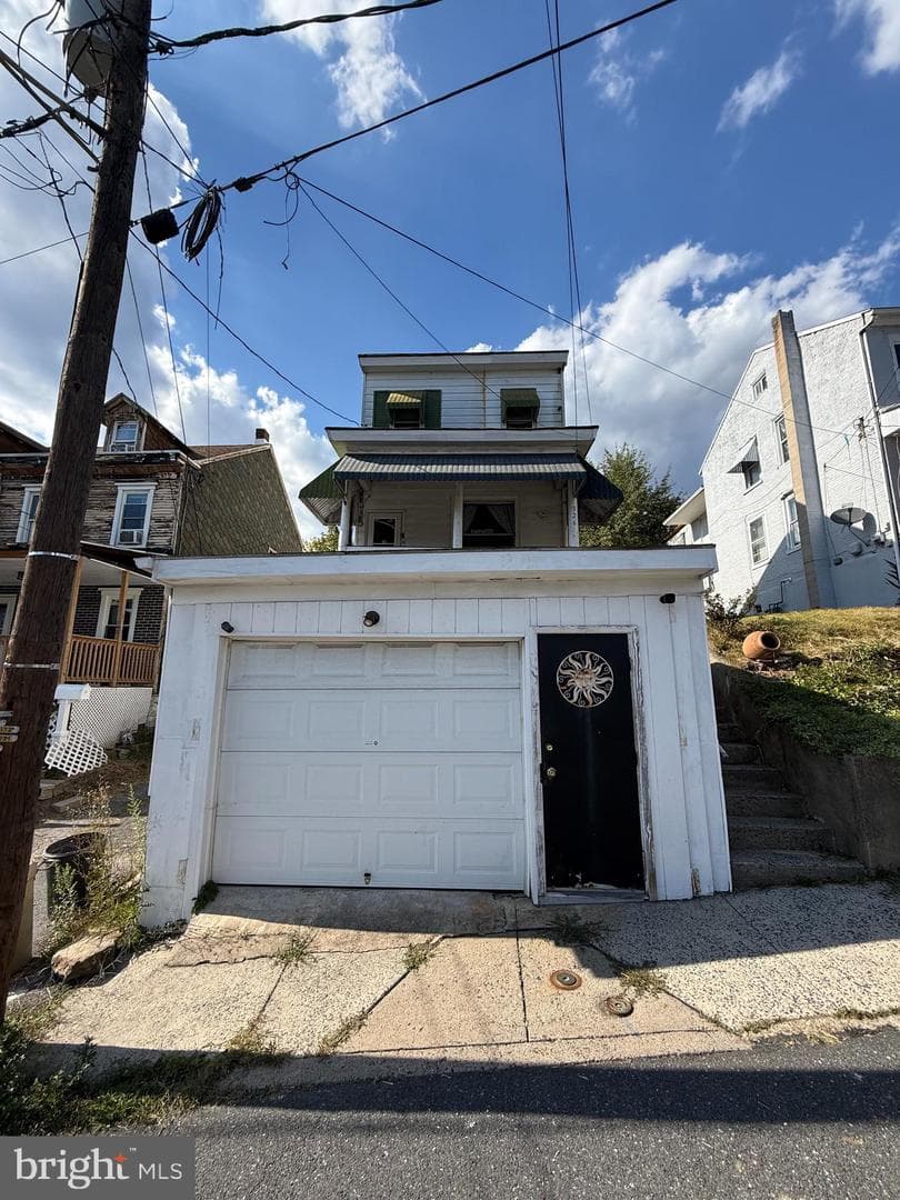 326 E Race Street photo 3