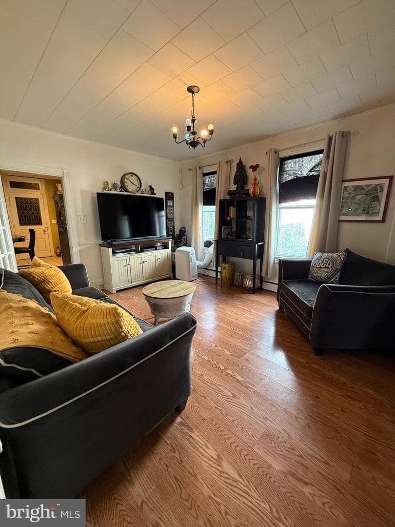 326 E Race Street photo 5