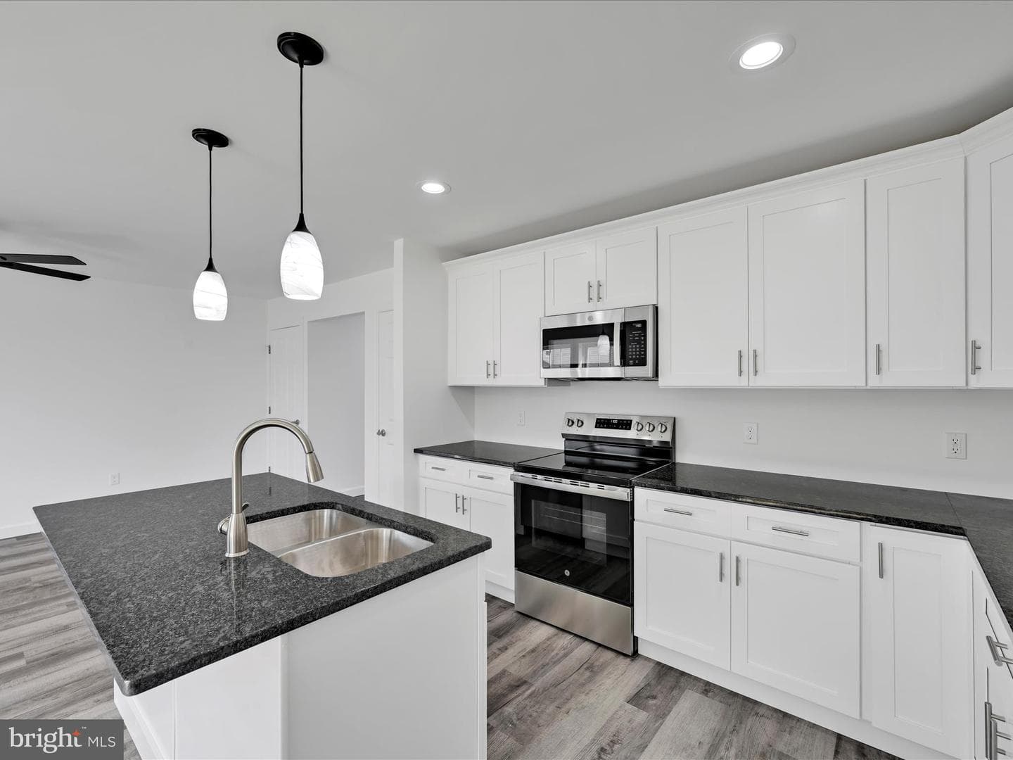 220 W High Street photo 11