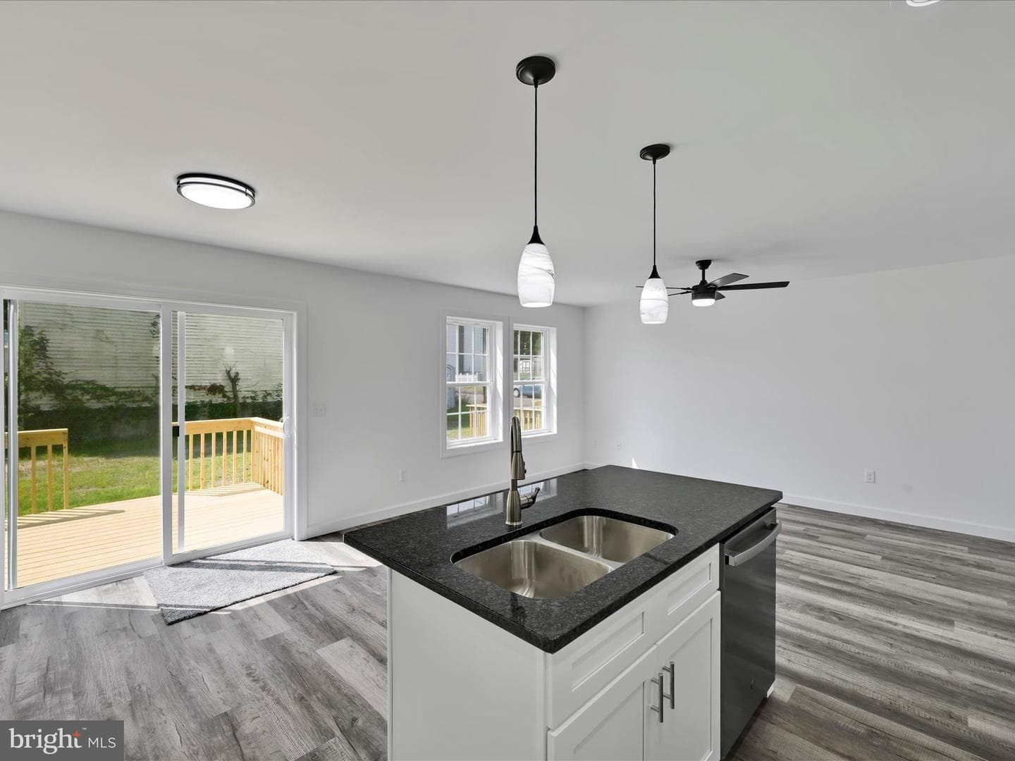 220 W High Street photo 12