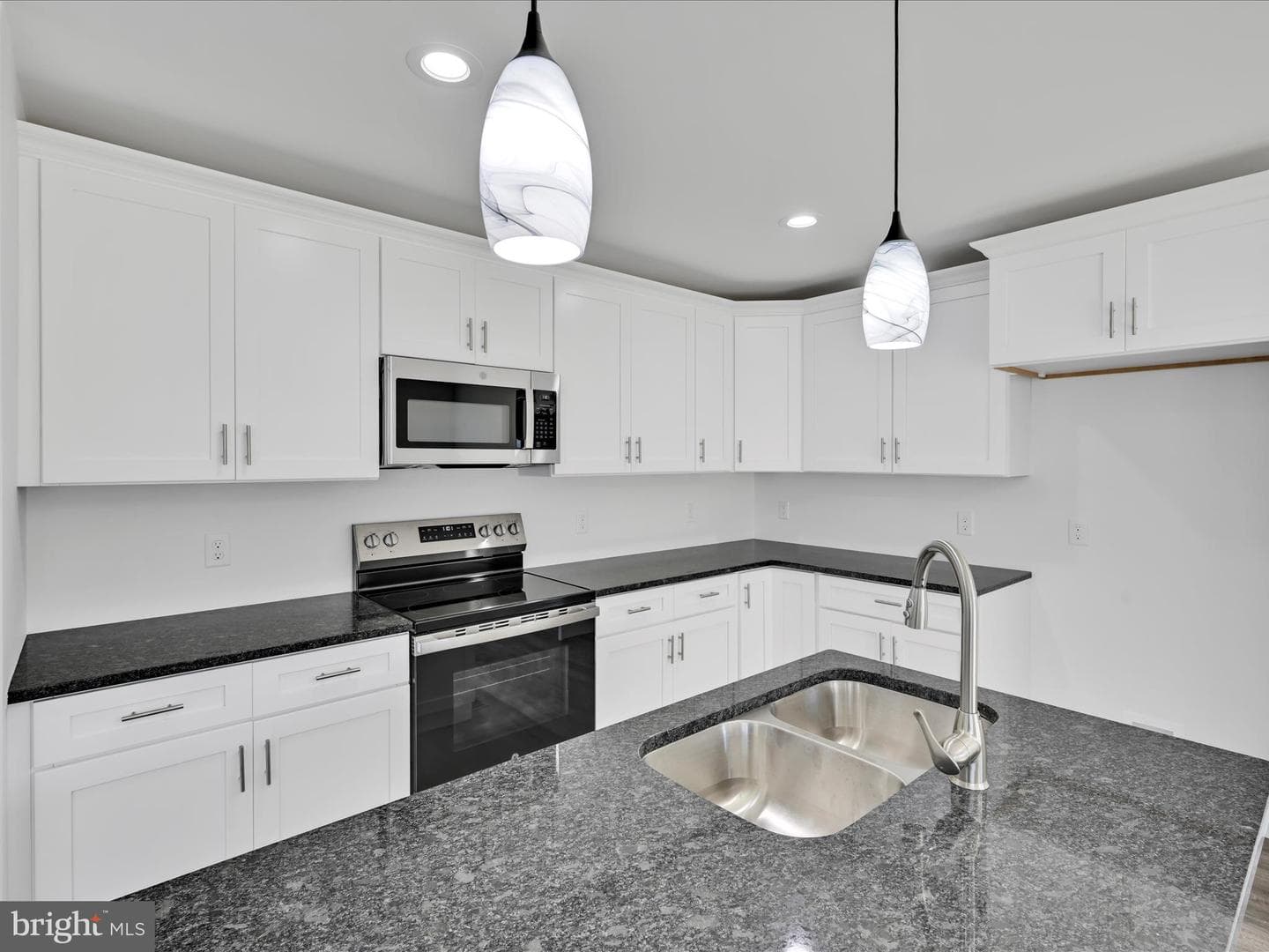 220 W High Street photo 14