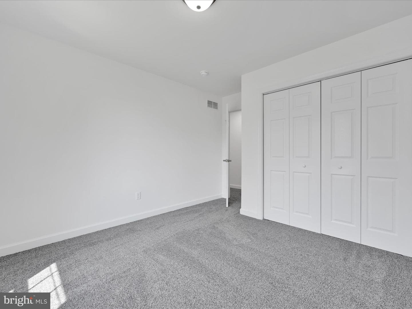 220 W High Street photo 24