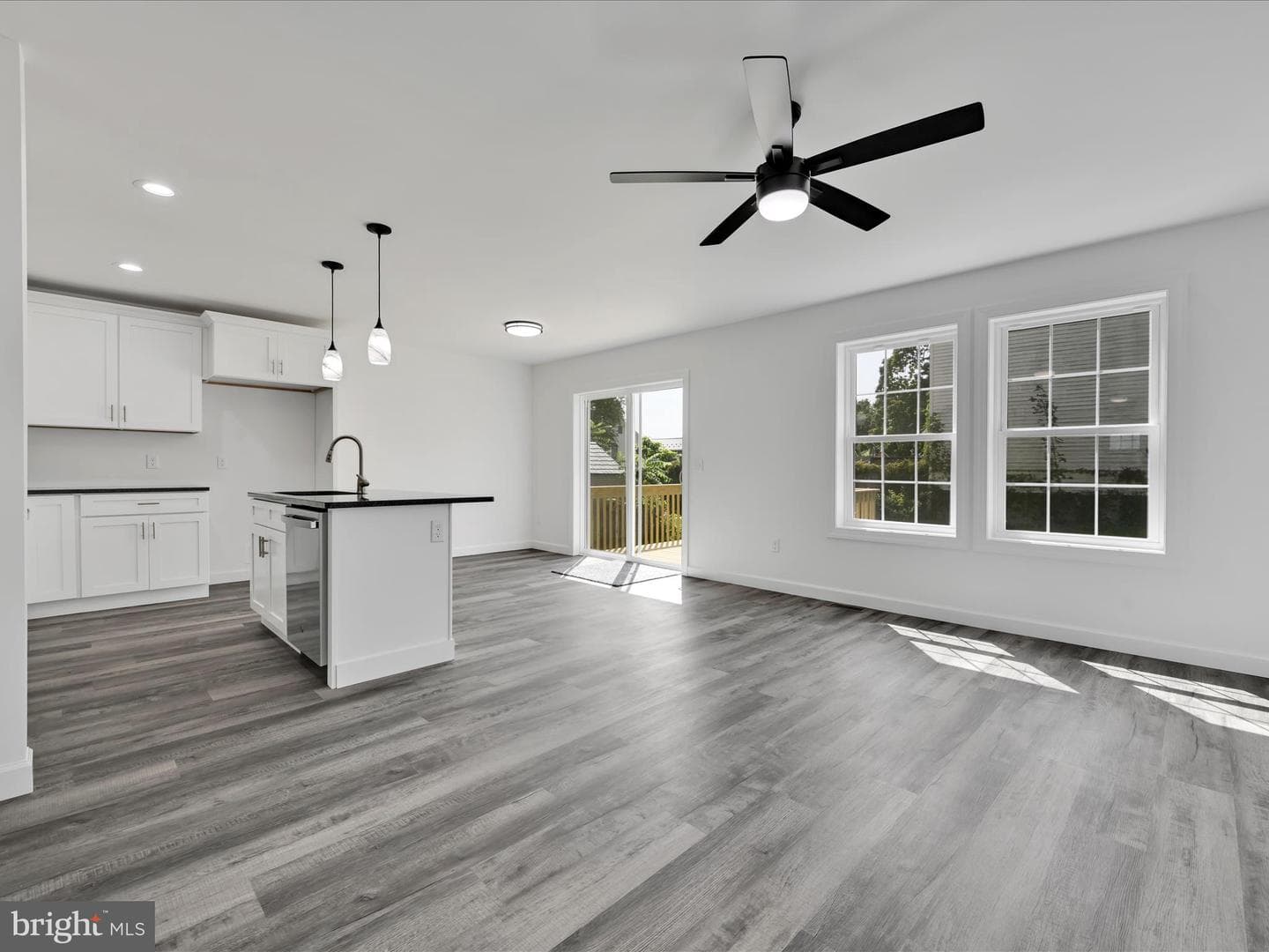 220 W High Street photo 8