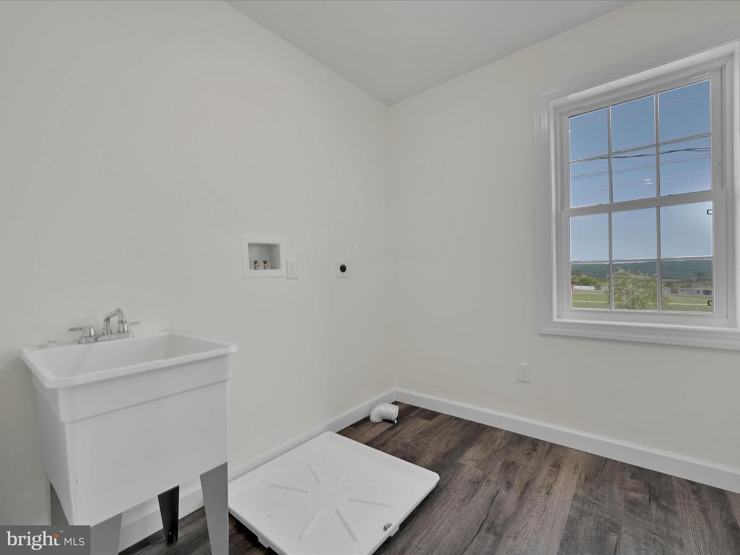 218 W High Street photo 12