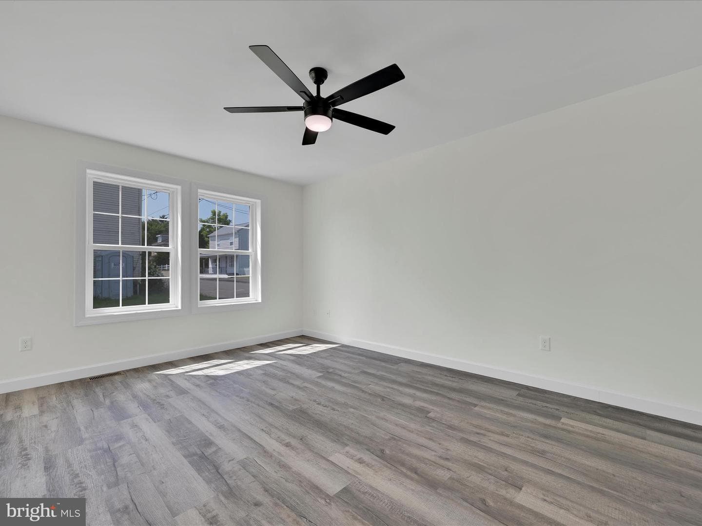 218 W High Street photo 4