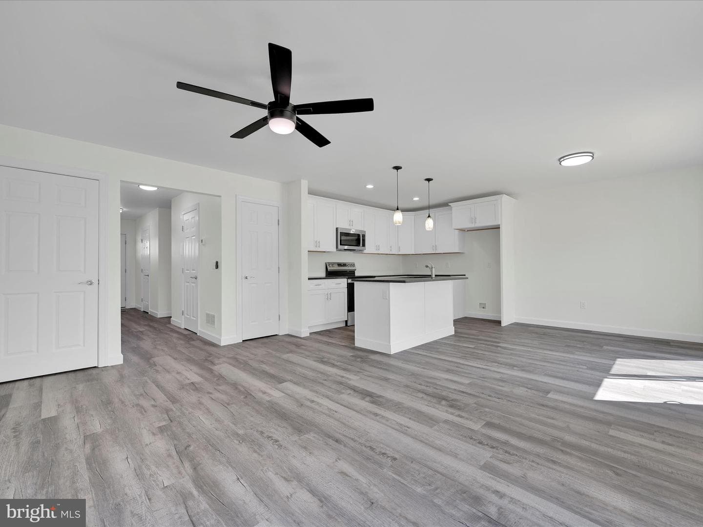 218 W High Street photo 5