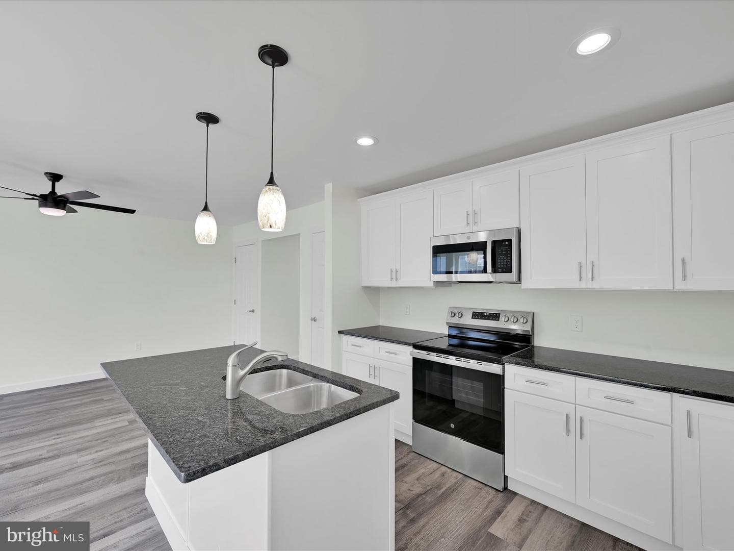 218 W High Street photo 8