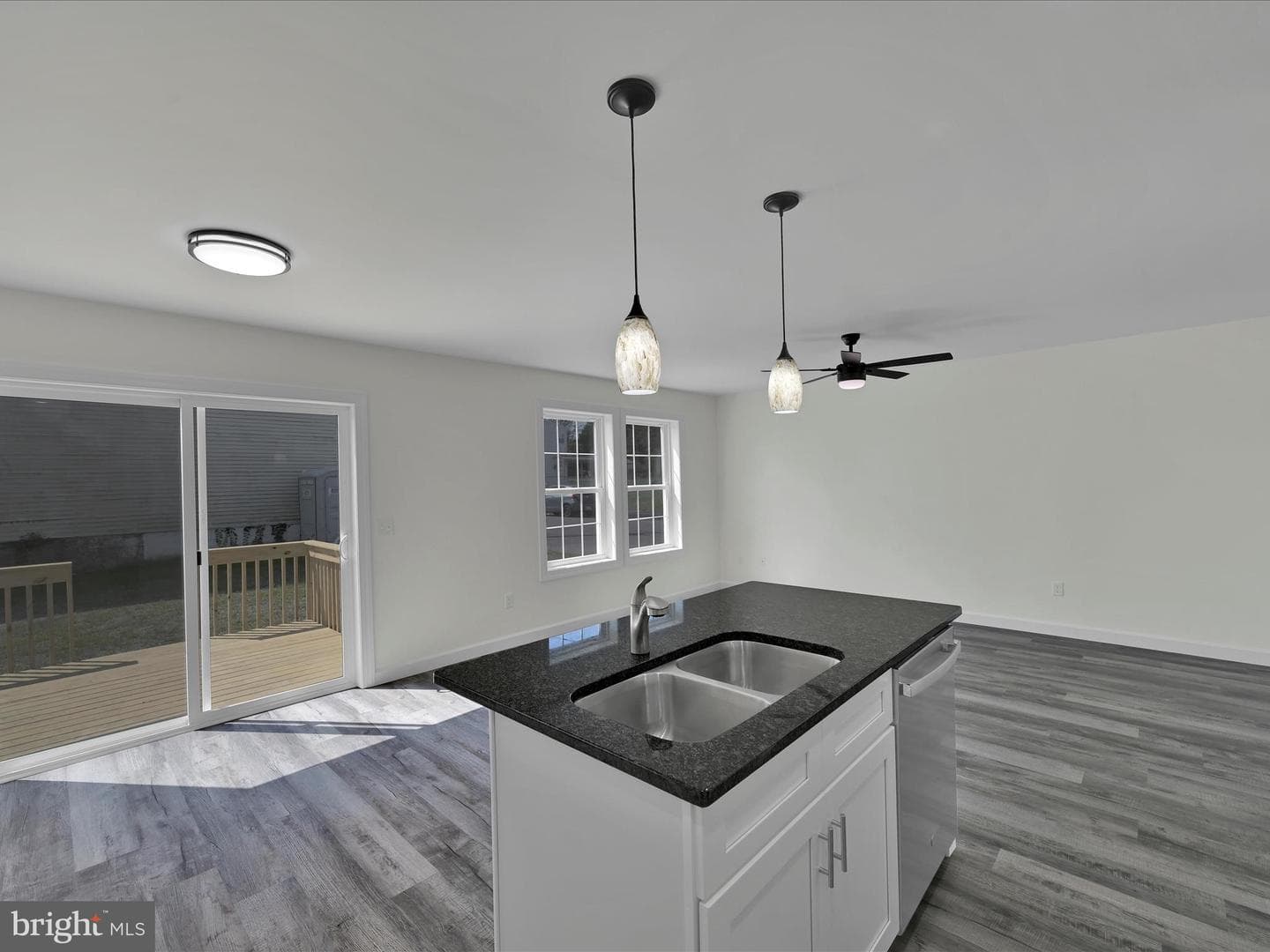 218 W High Street photo 9