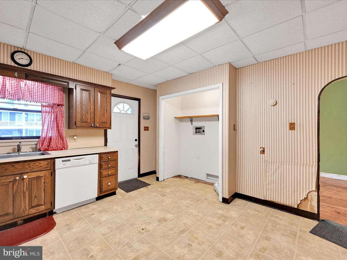 129 W Mahanoy Street photo 16