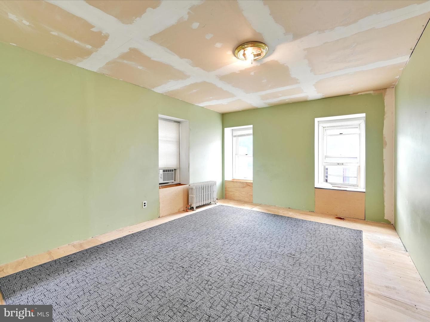 129 W Mahanoy Street photo 31