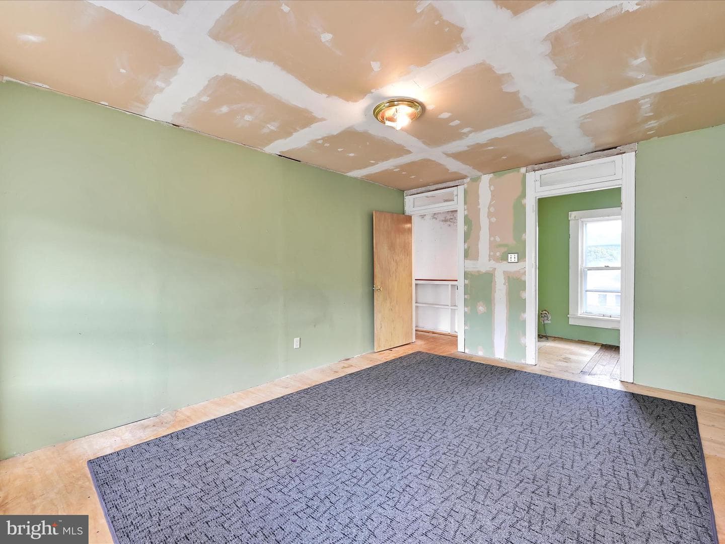 129 W Mahanoy Street photo 32