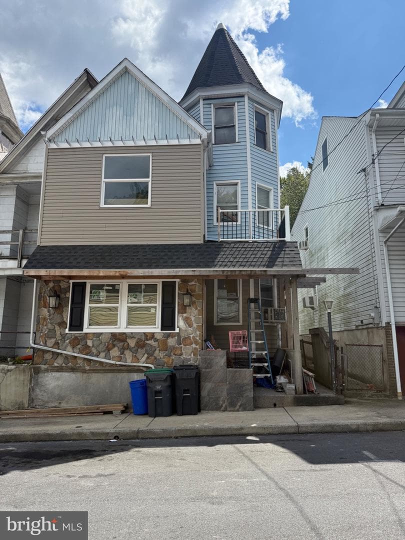 329 Laurel Street photo 1