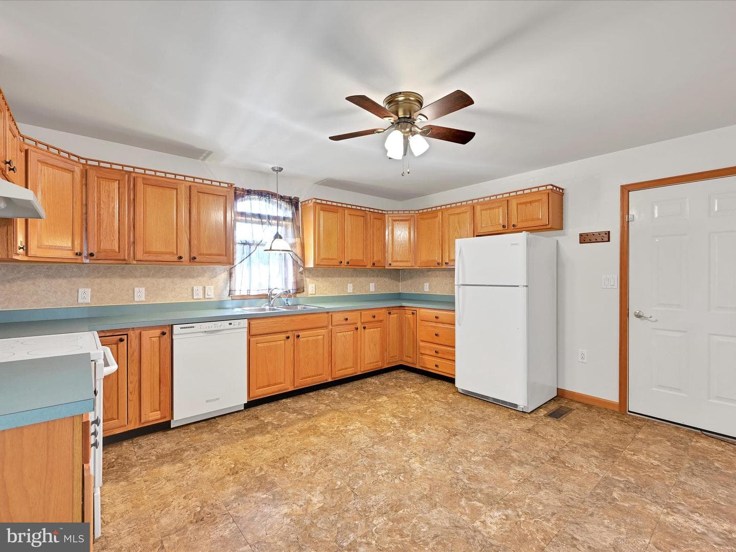 101 Juniper Court photo 14