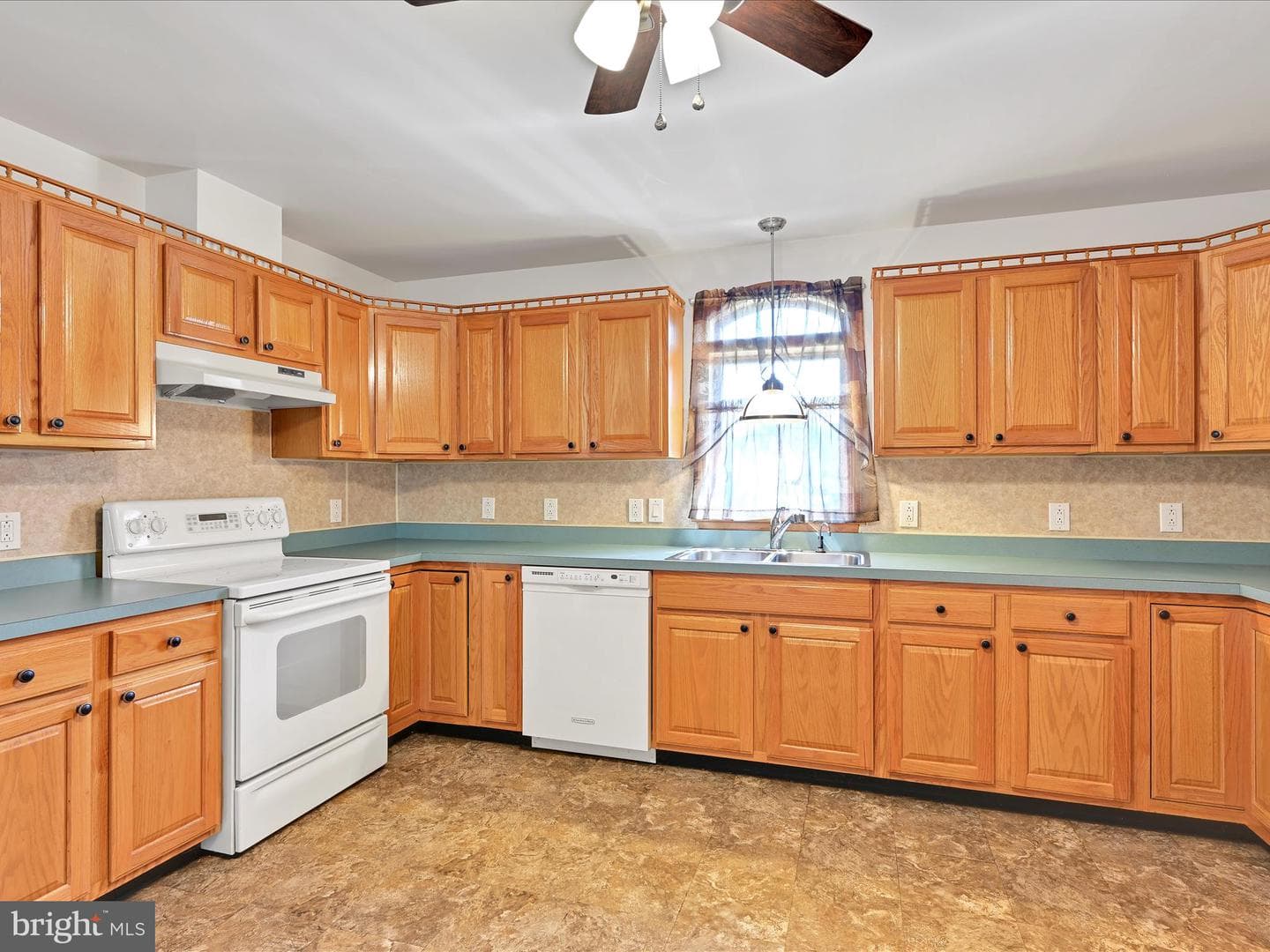 101 Juniper Court photo 15