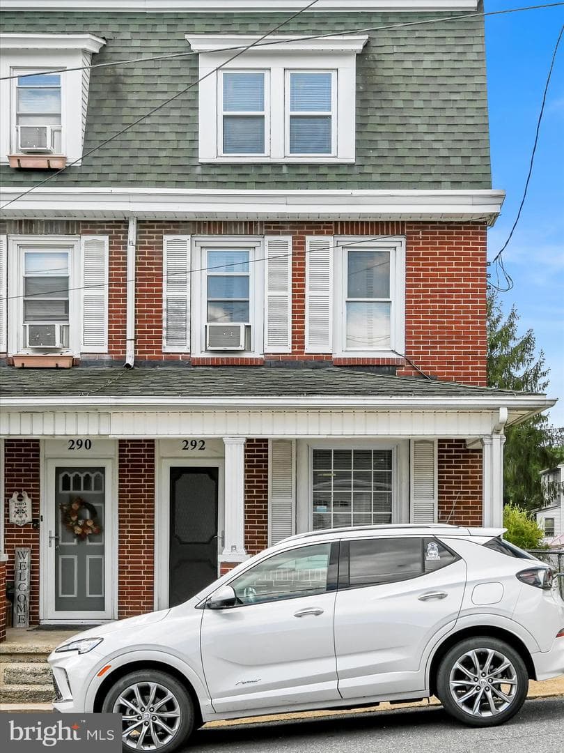 292 Wood Street photo 2