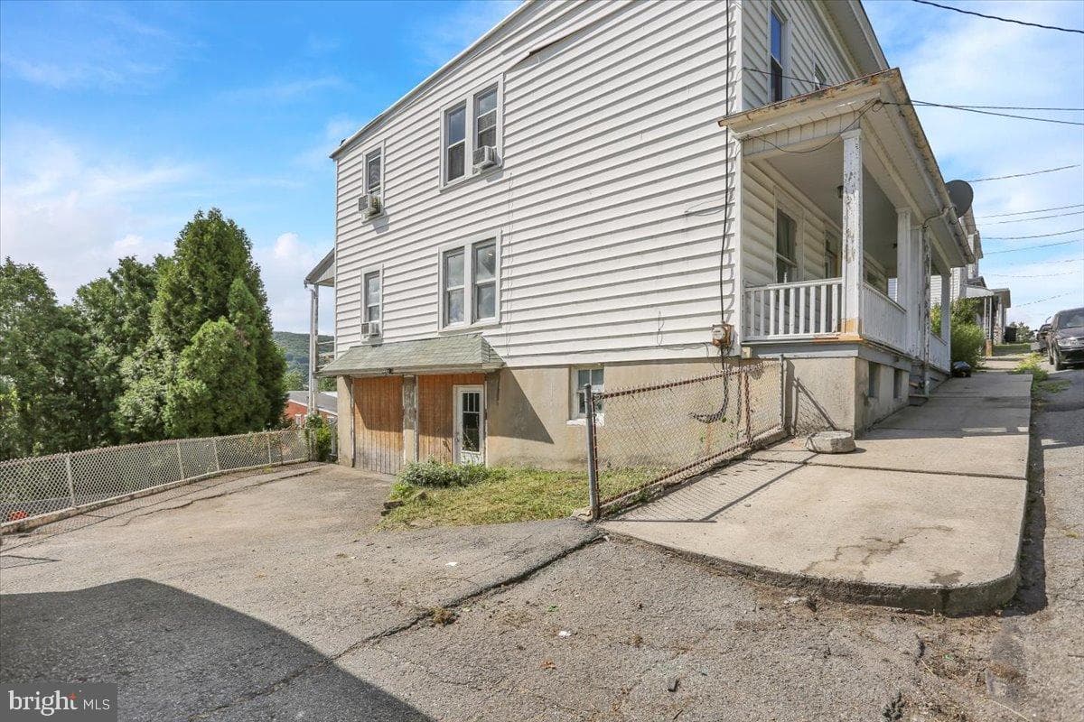 315 Morgan Avenue photo 16