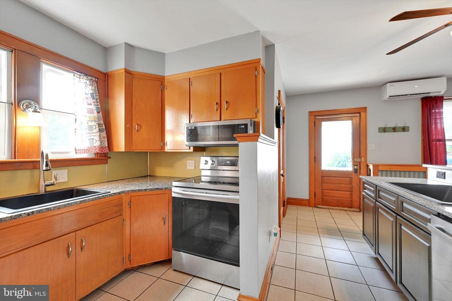 537 E Chestnut Street photo 15