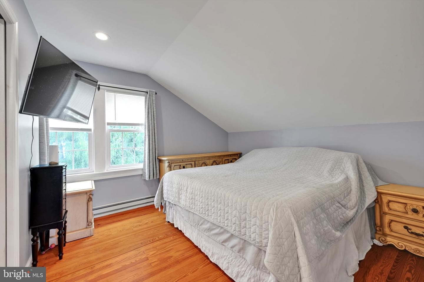 537 E Chestnut Street photo 20