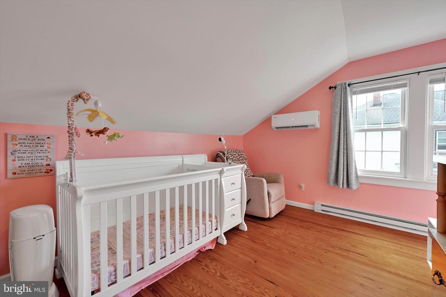 537 E Chestnut Street photo 23