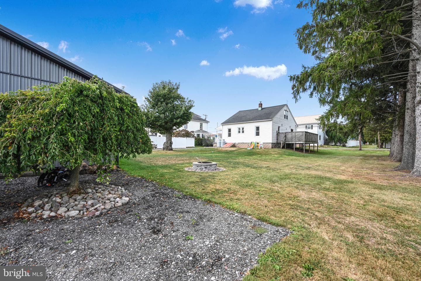 537 E Chestnut Street photo 24