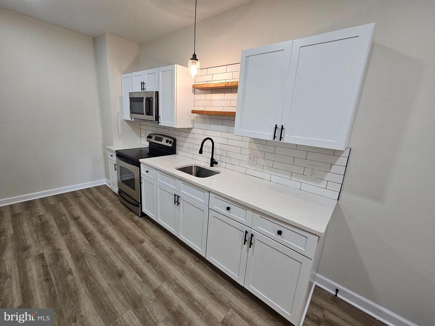 331 Willing Street photo 6