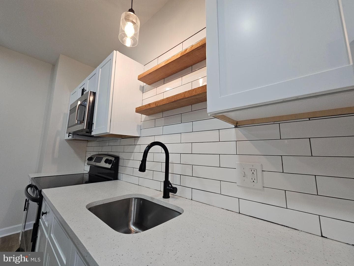 331 Willing Street photo 7