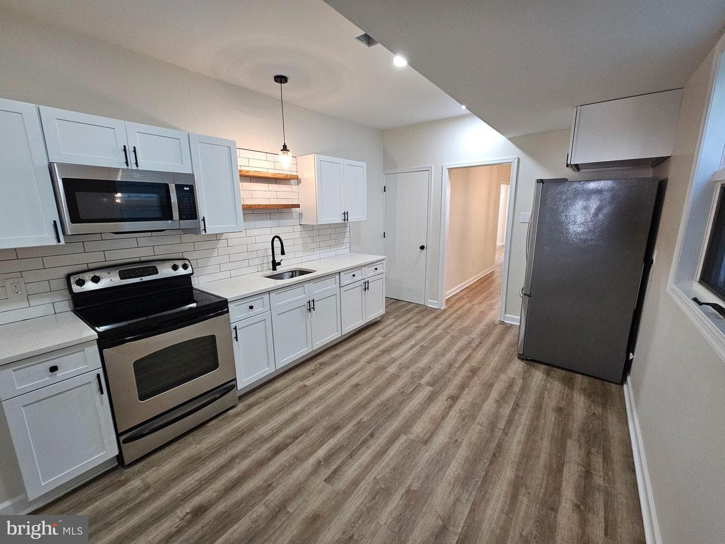 331 Willing Street photo 9