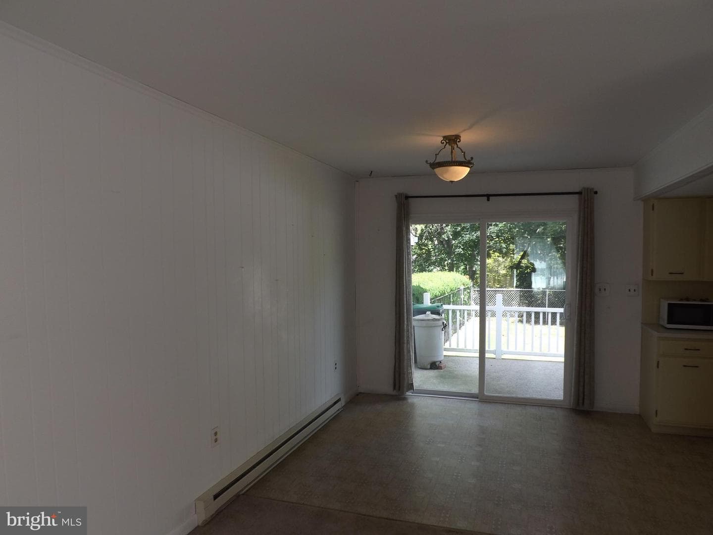 211 E Bacon Street photo 11