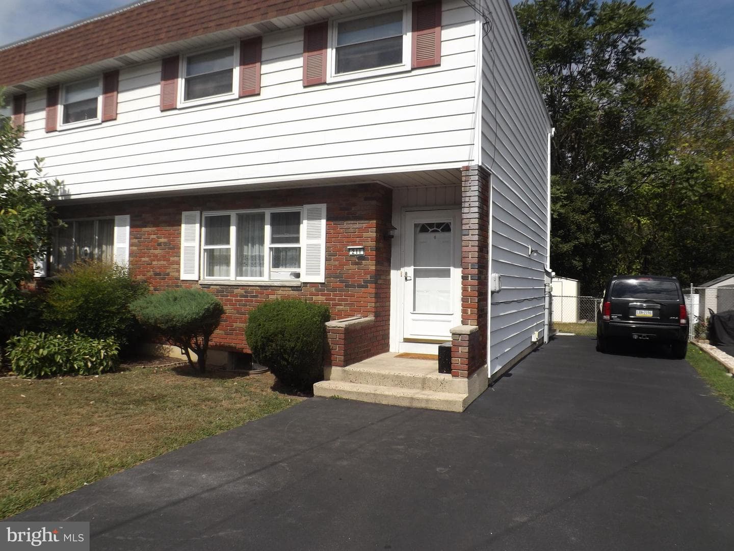 211 E Bacon Street photo 2