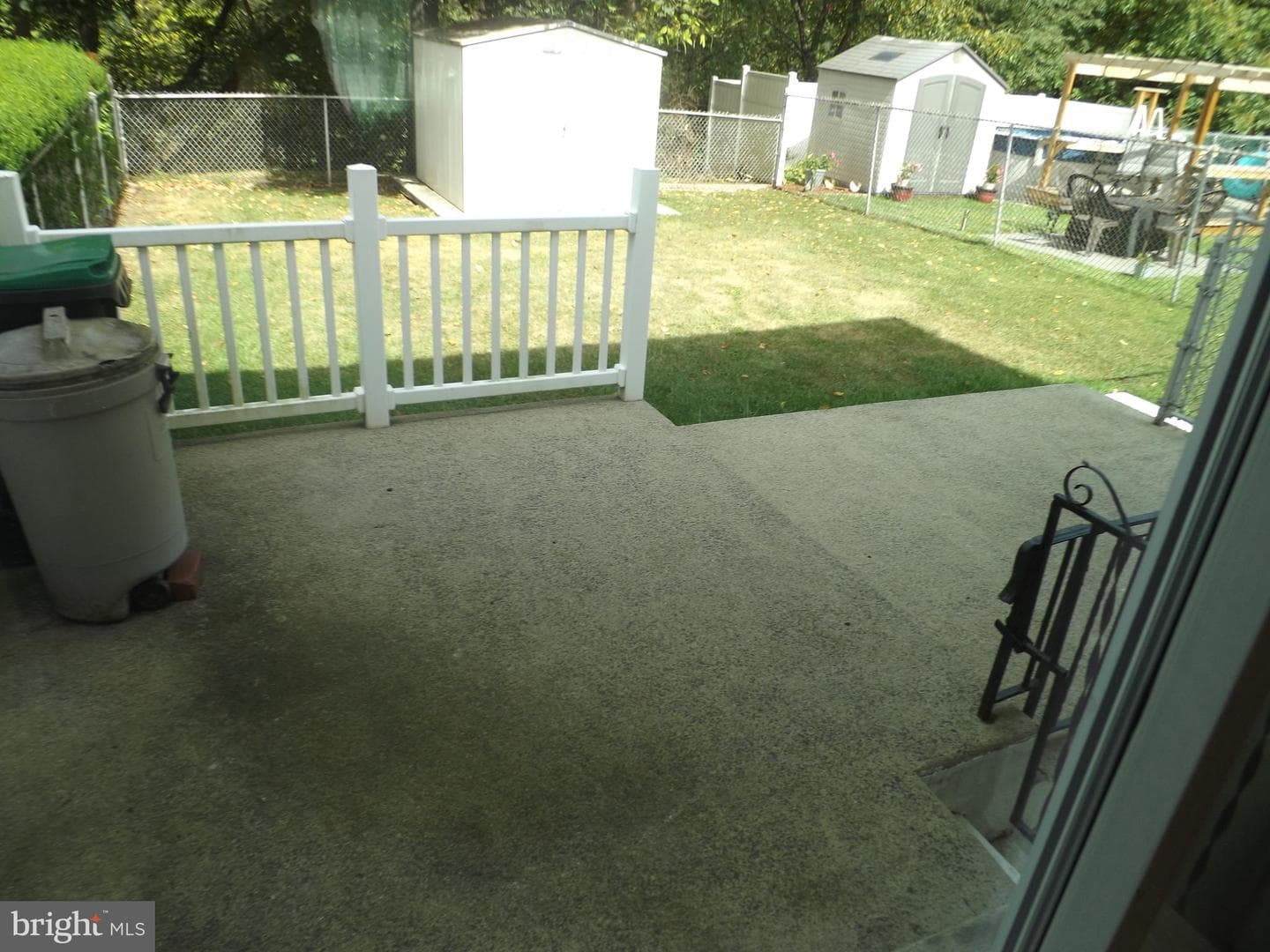211 E Bacon Street photo 8