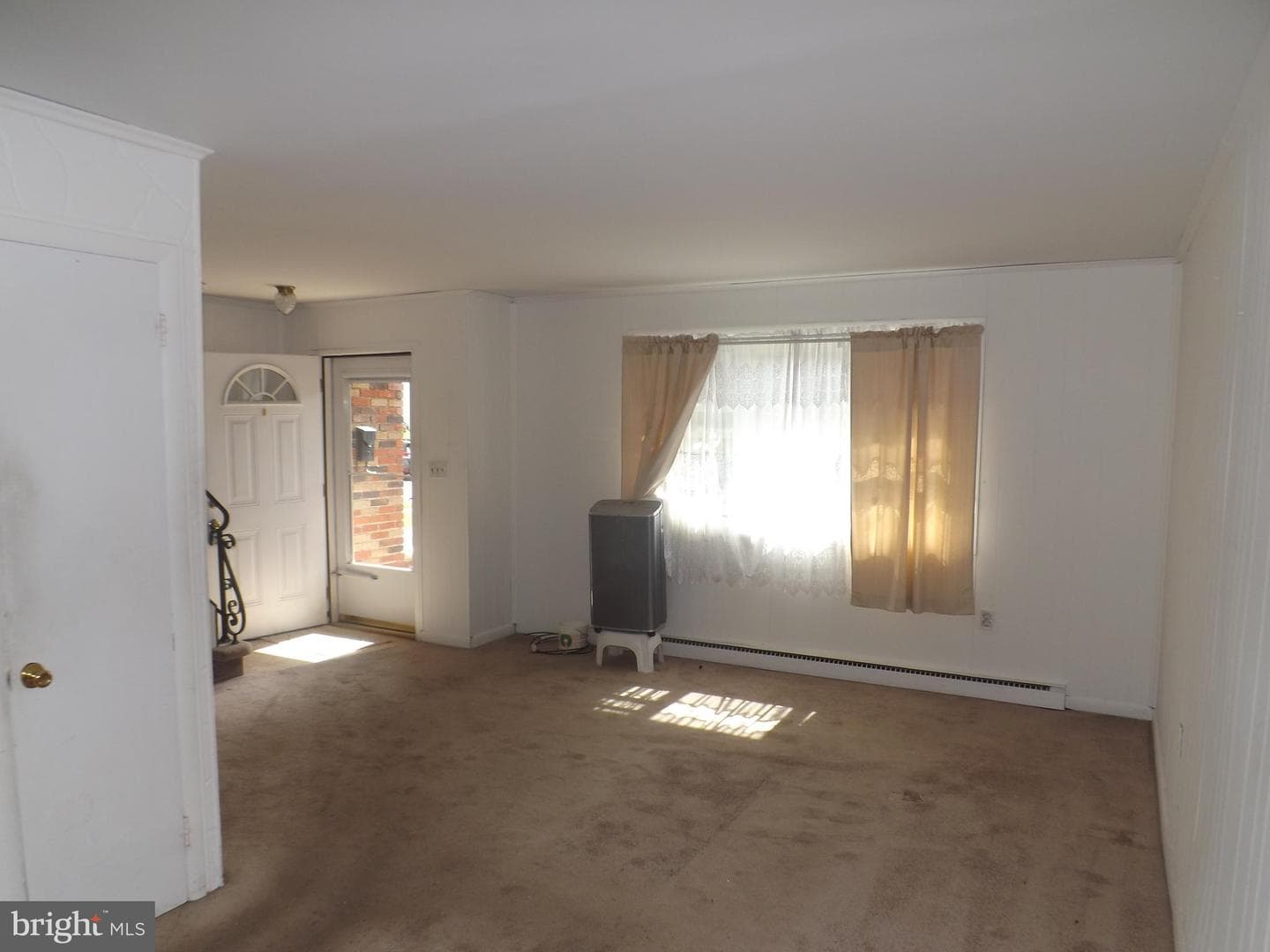 211 E Bacon Street photo 9