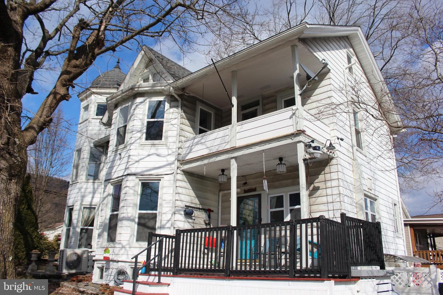 2 E Grand Avenue photo 3