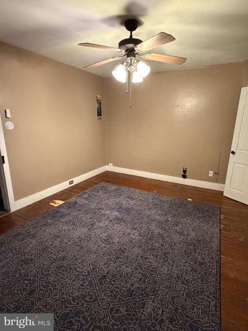 2 E Grand Avenue photo 30